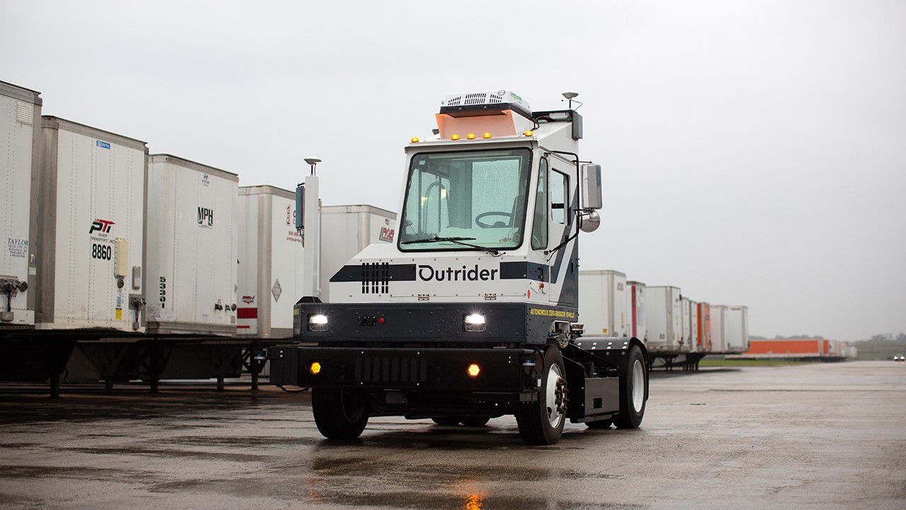 Outrider class 8 electric yard truck